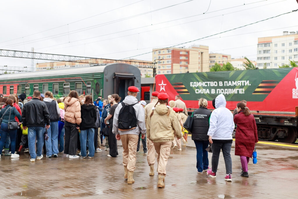 Przeszłość i teraźniejszość wojskową naszego kraju przedstawił Nowogrodzianom propagandowy pociąg rosyjskiego Ministerstwa Obrony