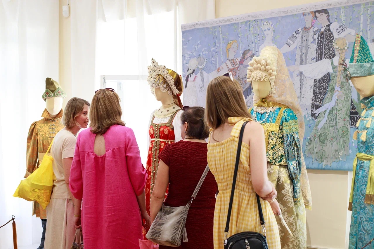 Personaggi fiabeschi e costumi autentici attendono i residenti di Novgorod al Children's Museum Center