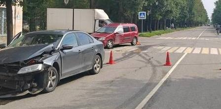 Due trasgressori si sono incontrati sulle strisce pedonali a Veliky Novgorod