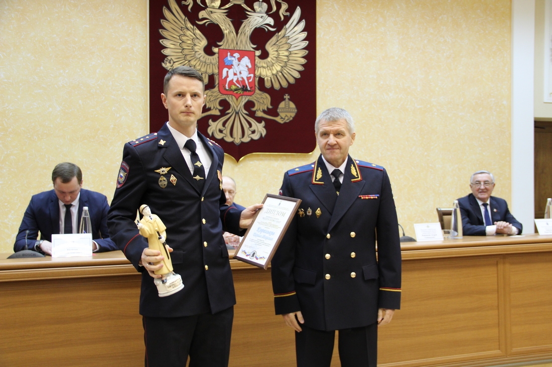 Los ganadores del concurso de Sherlock Holmes fueron 12 oficiales de Novgorod y un gerente de banco.