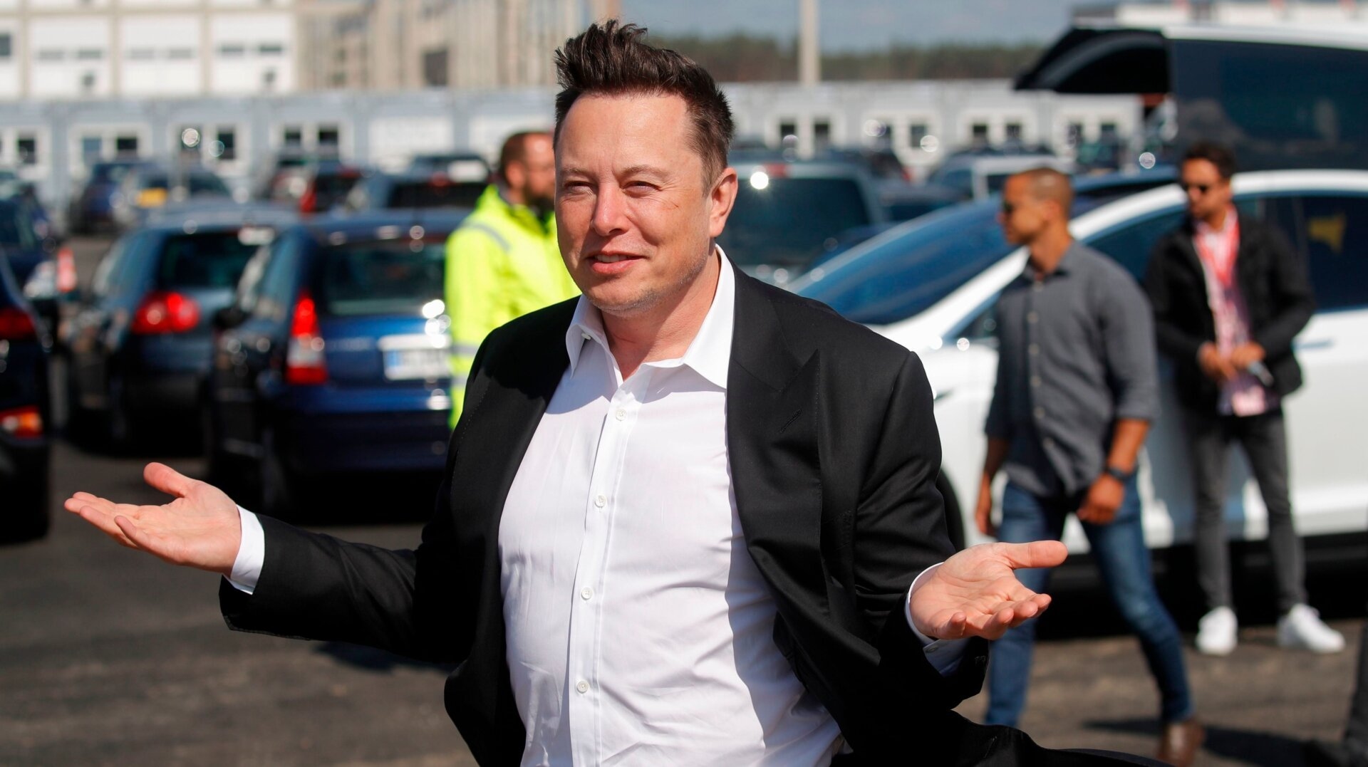 Все думают, что Илон Маск собирается построить мобильную сеть SpaceX