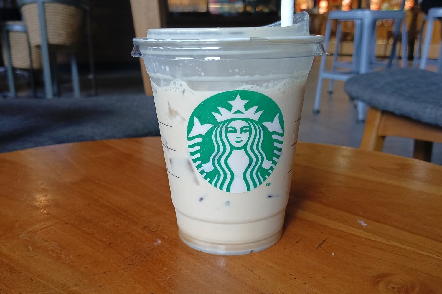 Starbucks 580 Mağazada Plastik Bardak Kullanımını Sessizce Kaldırıyor. İşte Nedeni.