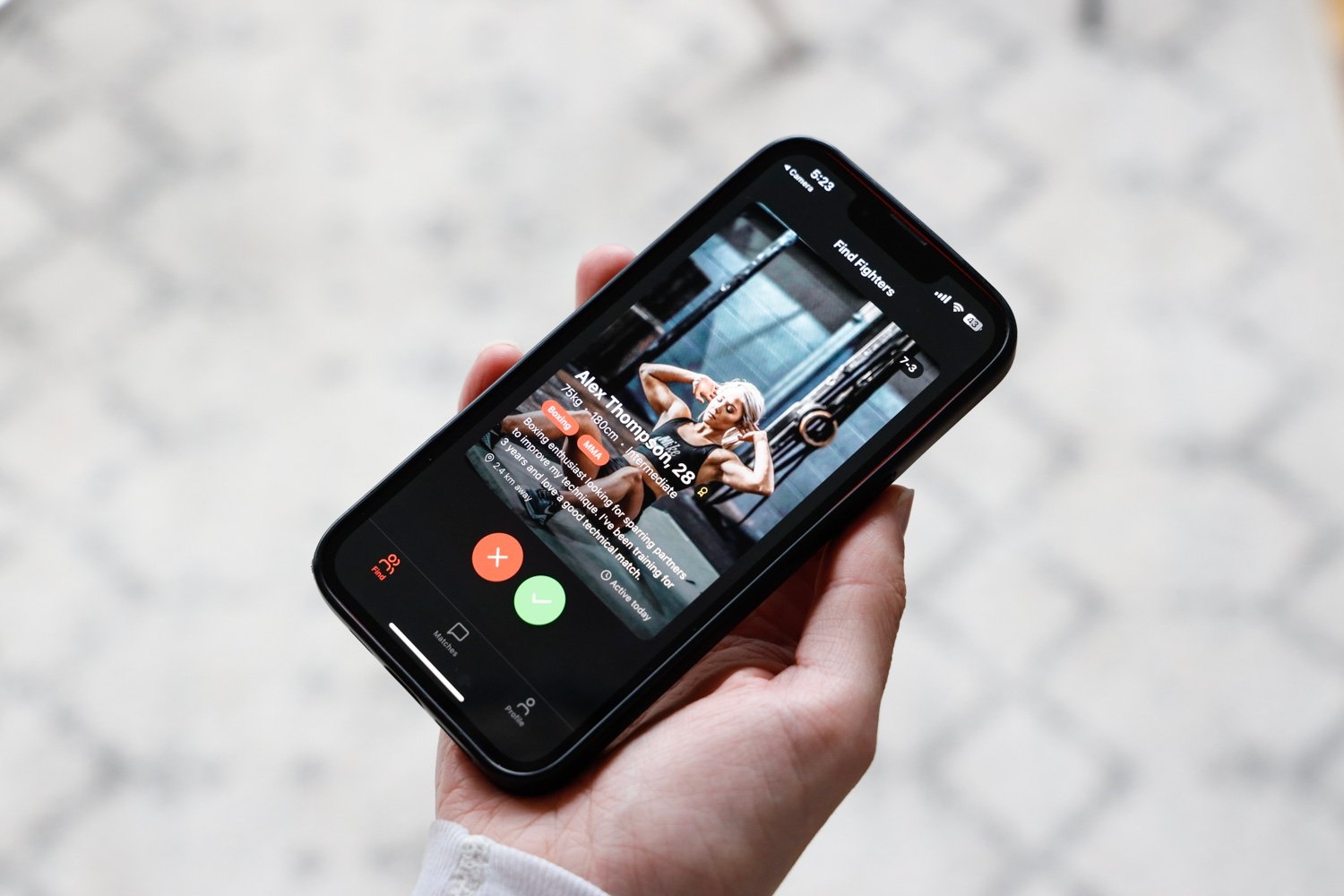 Diese KI-App verwendet eine KI-generierte Anzeige, um zu zeigen, wie einfach es ist, KI-App-Slop zu generieren