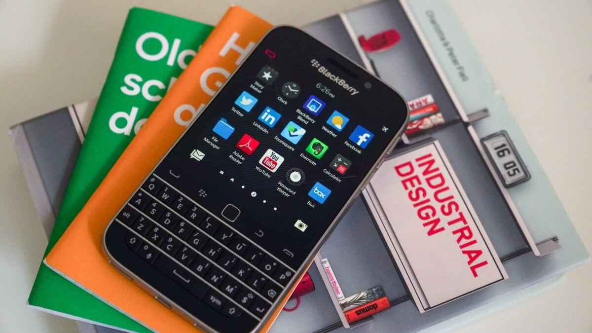 This $320 Kit Brings the BlackBerry Classic Back From the Dead