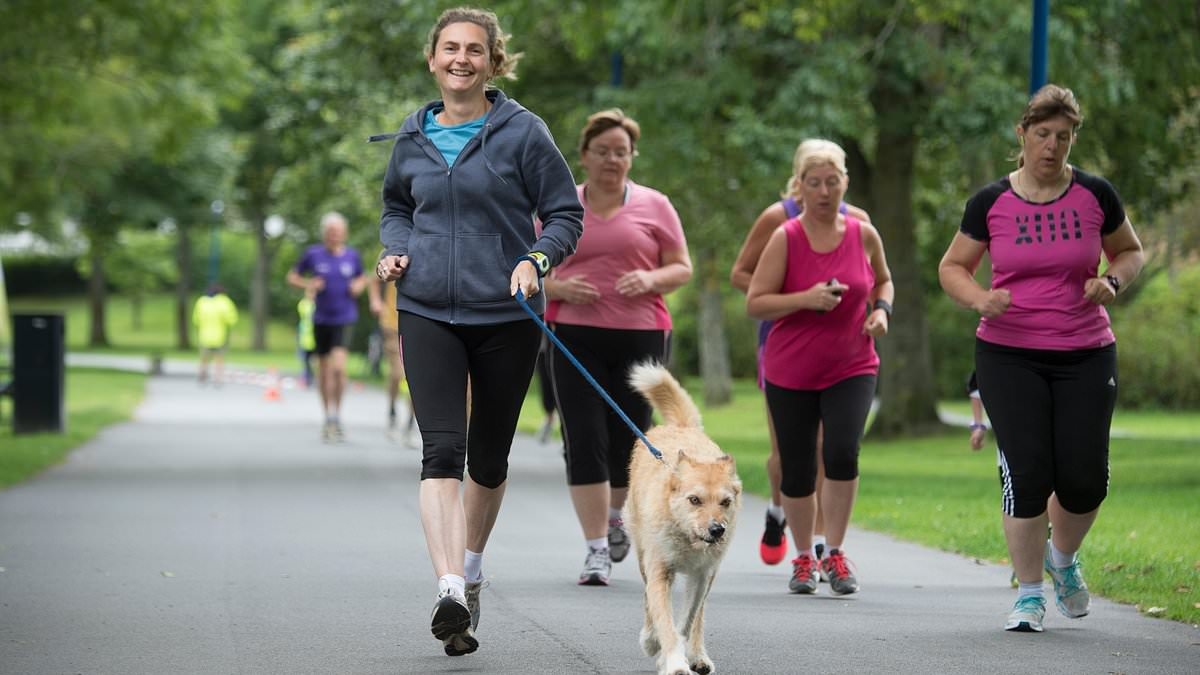 I medici di base dovrebbero prescrivere l'attività Parkrun per alleviare la pressione sui servizi del SSN, affermano gli organizzatori