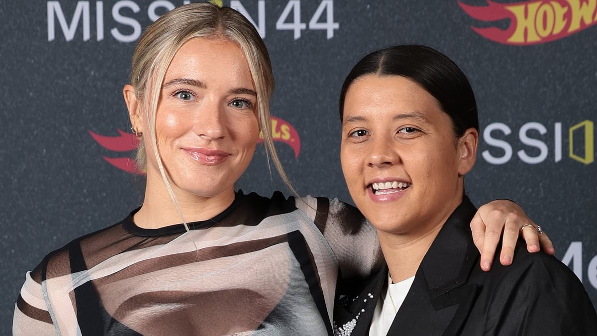 Il segno rivelatore che l'attaccante infortunato Sam Kerr NON è pronta a rinunciare alla capitaneria delle Matildas, mentre l'ex allenatrice prende una decisione importante sul suo futuro da giocatrice