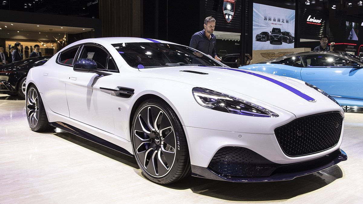 Aston Martin, ilk tamamen elektrikli aracının piyasaya sürülmesini erteliyor - yıkıcı rakamlar, otomobil üretiminin geçen yıl %14 düştüğünü gösteriyor