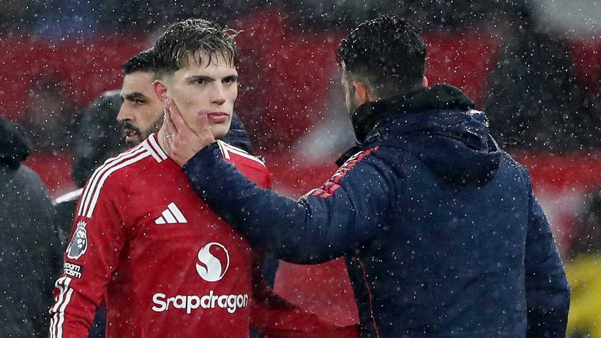 Fans van Man United juichen om beslissing van Ruben Amorim om Alejandro Garnacho te wisselen tegen Ipswich - terwijl de aanvaller direct de tunnel in rent voordat hij wenkbrauwen doet fronsen met zijn Instagram-bericht