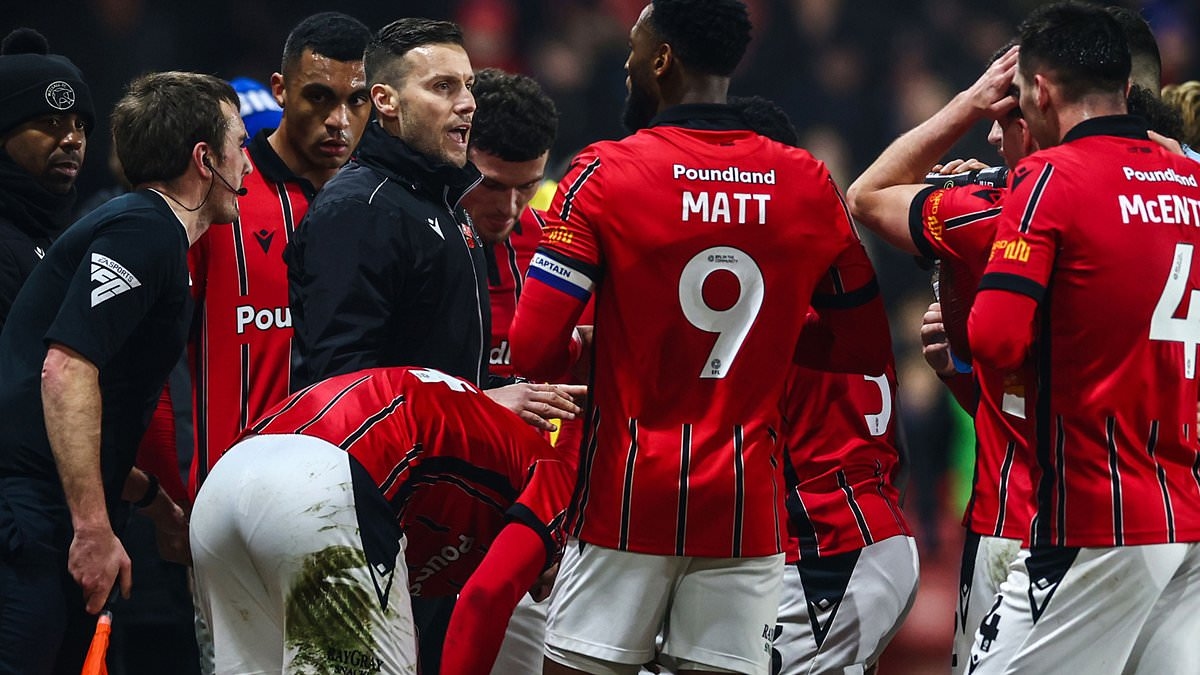 À L'INTÉRIEUR DE L'EFL : Comment Walsall est sorti d'une période de marasme de 20 ans pour se diriger vers la promotion, avec une révolution américaine, l'un des meilleurs jeunes managers d'Angleterre... et un investissement au Togo