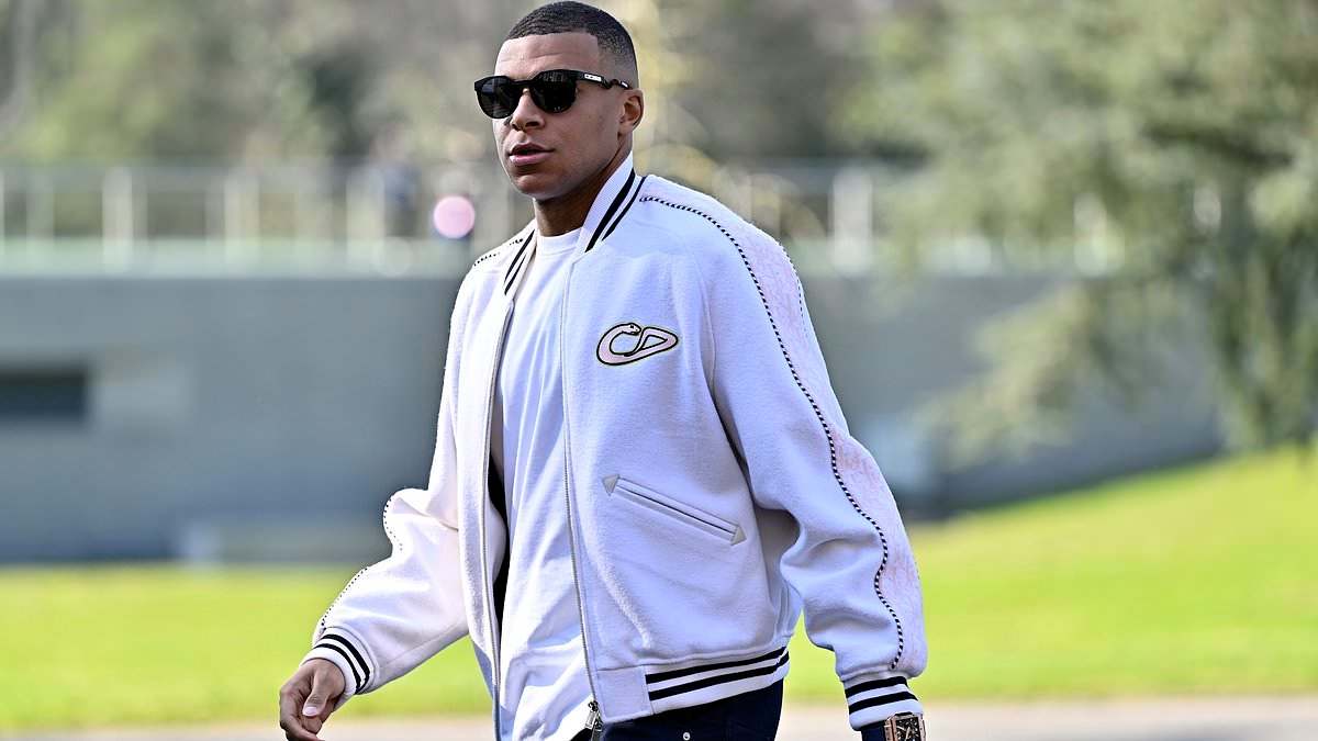 Kylian Mbappé se viste para impresionar cuando la superestrella del Real Madrid llega a Francia con una chaqueta Dior de £ 3,400