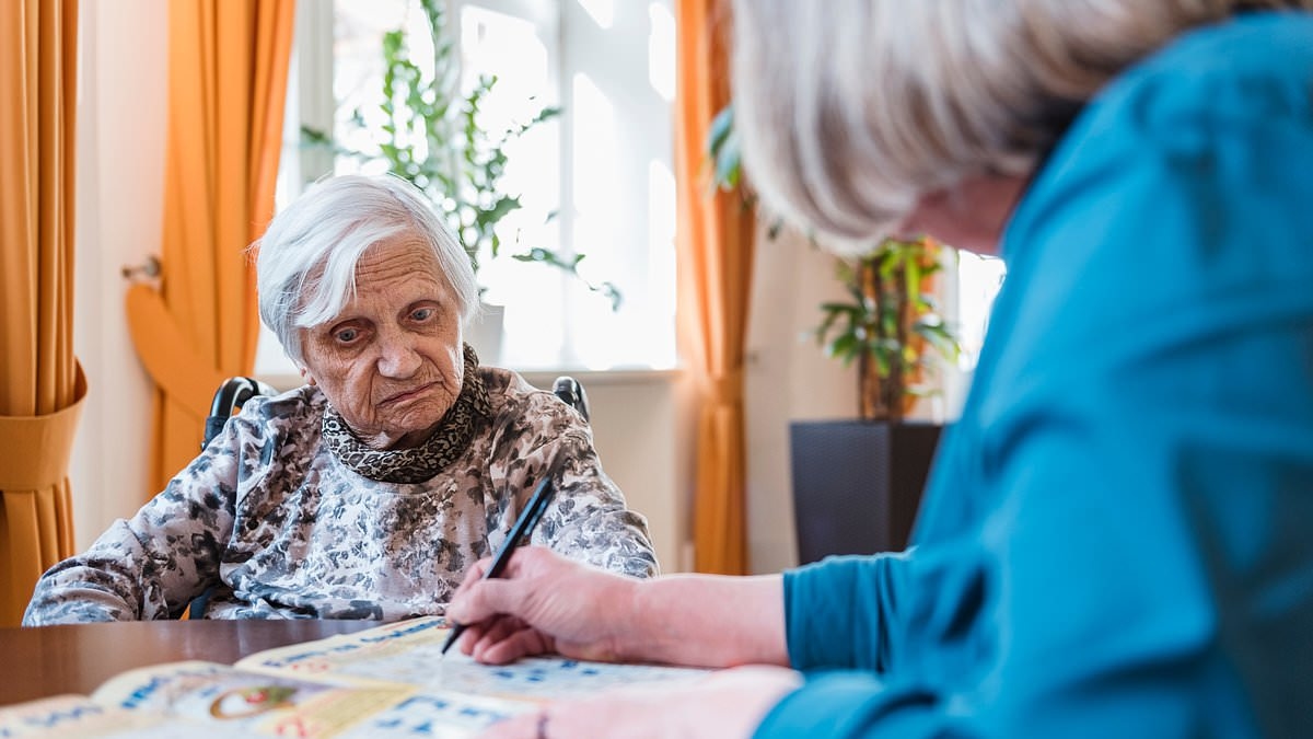 Gli esperti svelano un compito di scrittura di 60 secondi che può rivelare i primi segni di demenza: come eseguirlo?