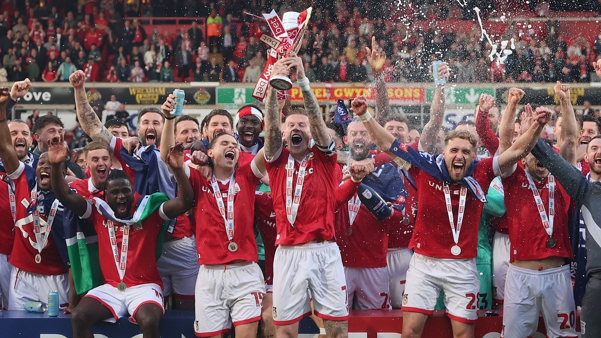 Wrexham kahramanı, Şampiyonaya yükseldikten sonra duygusal bir veda mesajı yayınlayarak takımdan zorla çıkarıldığını ima etti