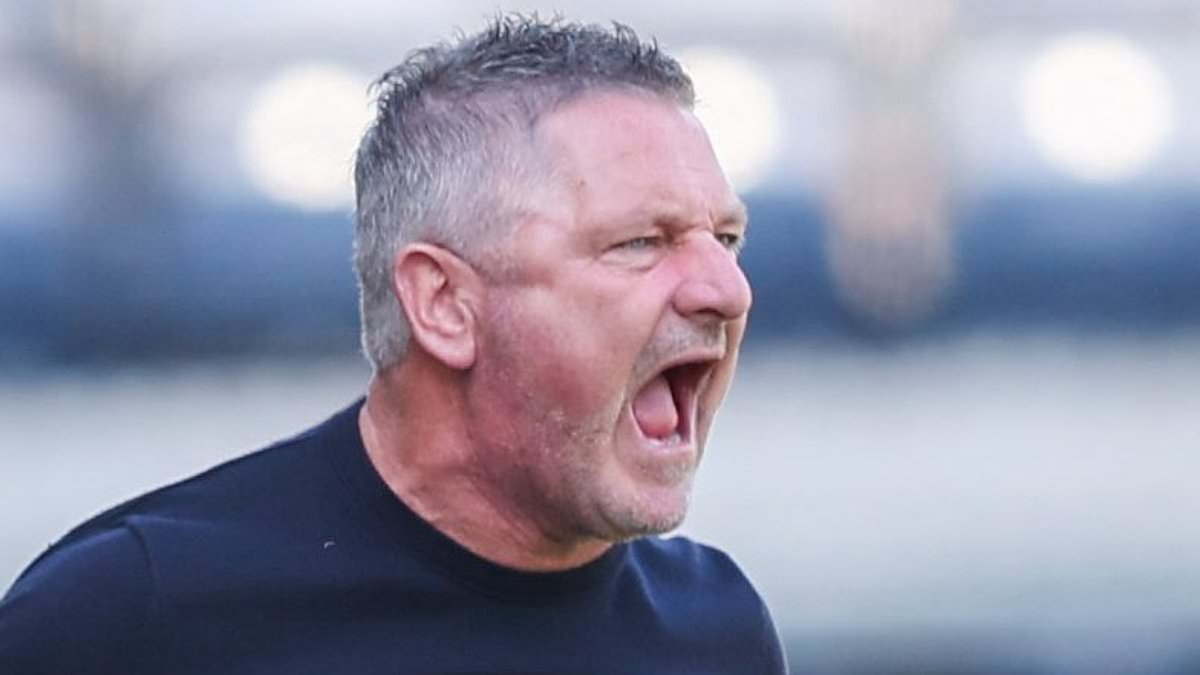 L'incapacità di Tony Docherty di sistemare la sua difesa infelice si ritorce contro il Dundee spietato che chiede di meglio