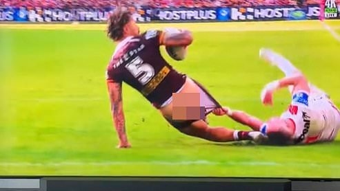 Brisbane Broncos footy star Jesse Arthar's VERY rude on-field moment goes viral as female fans can't believe their eyes