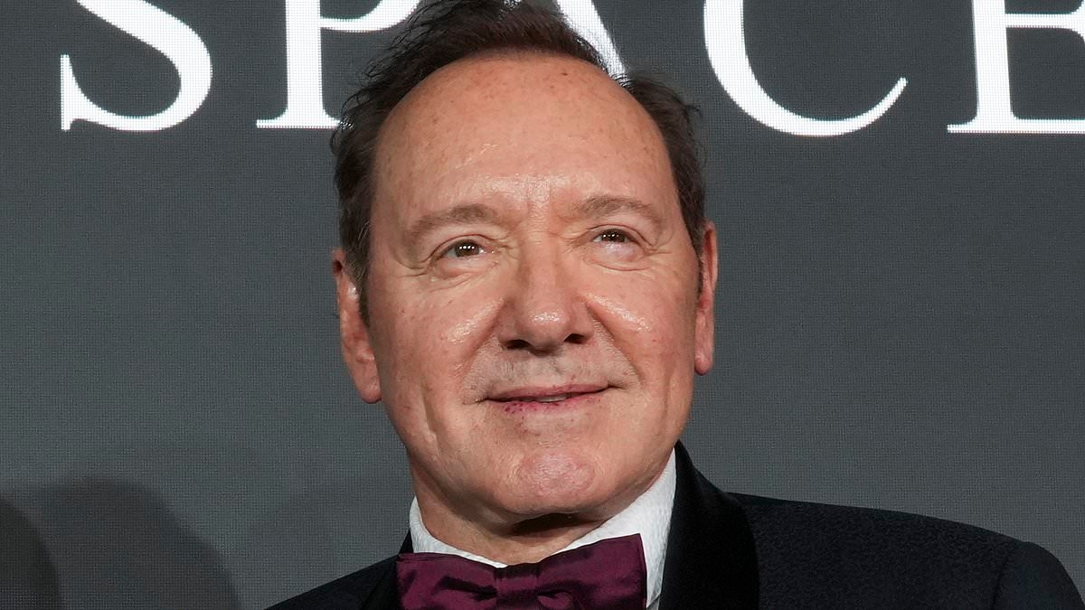 Cirurgiões plásticos dão veredicto brutal sobre dois liftings faciais de Hollywood... um é uma obra-prima, o outro é um desastre gorduroso