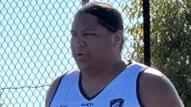Dos jugadoras trans de netball fueron expulsadas de su liga luego de que apareciera un nuevo y sorprendente video de una de ellas aplastando a una oponente.