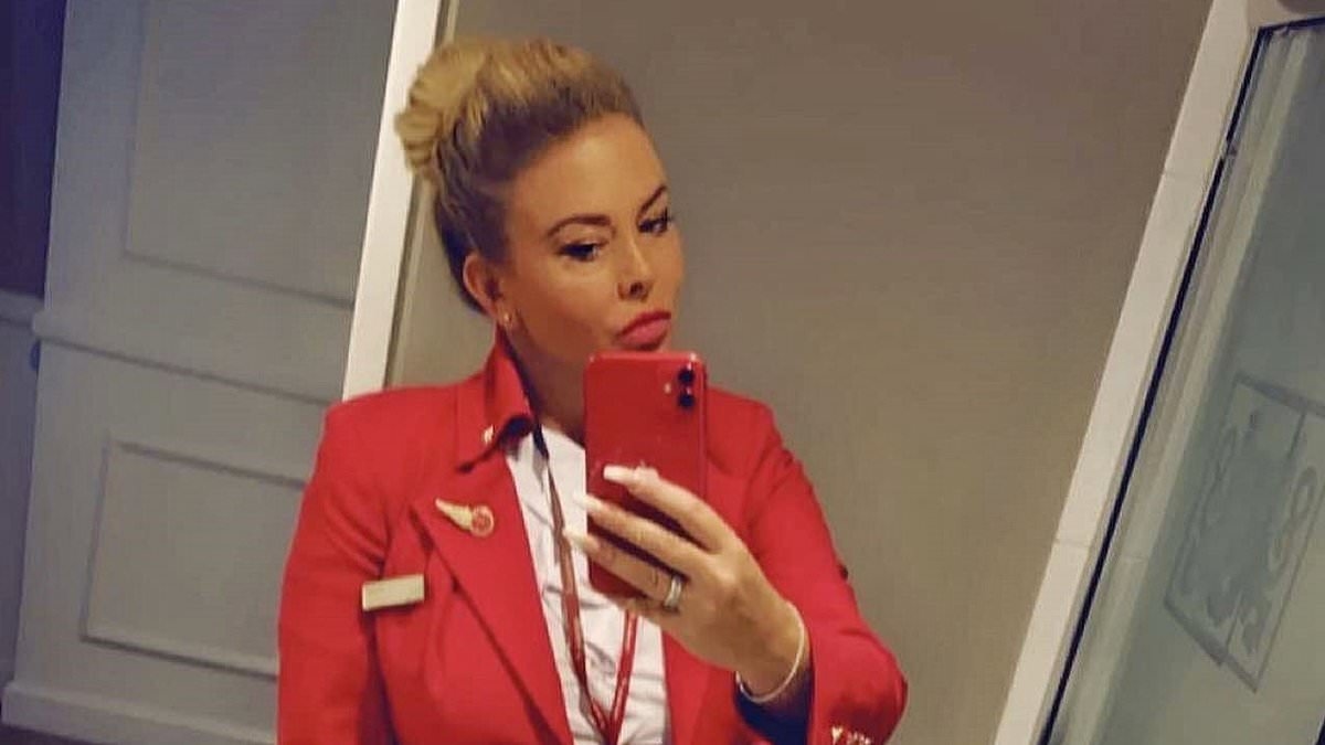 Flugbegleiter verraten, warum sie gesetzlich verpflichtet sind, immer zwei Taschenlampen mit sich zu führen