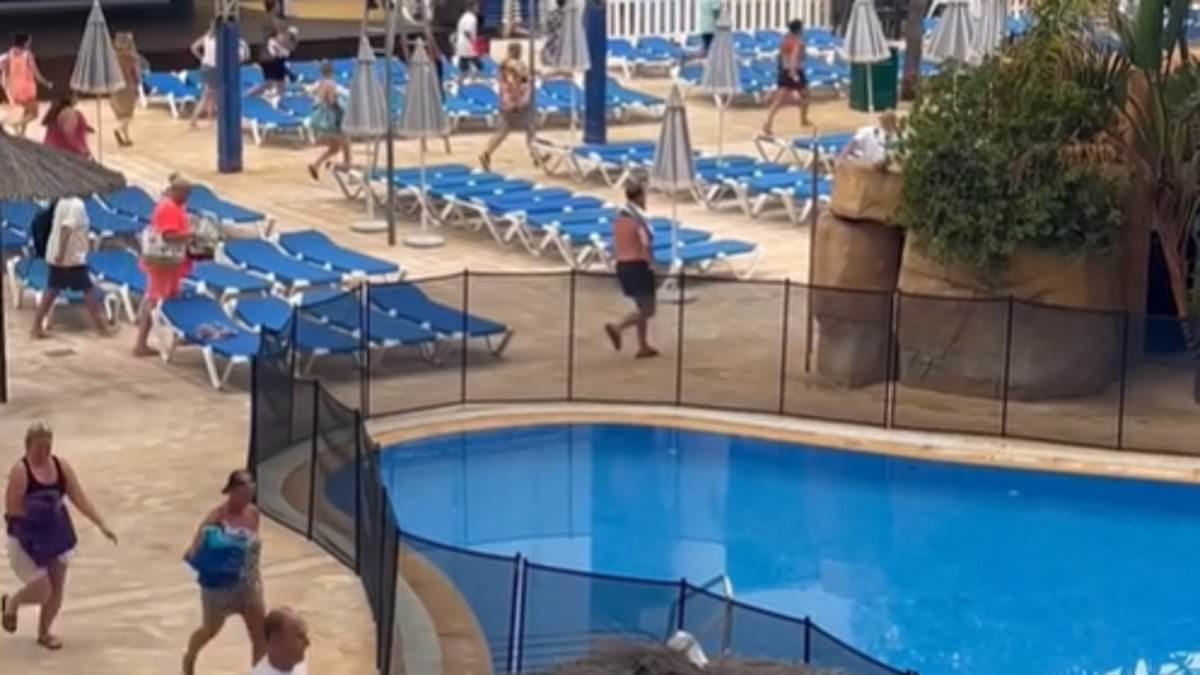 İngiliz turist, şezlong savaşları videosunda şezlongları kurtarmak için komik bir taktik paylaştı - Peki siz bunu fark edebildiniz mi?
