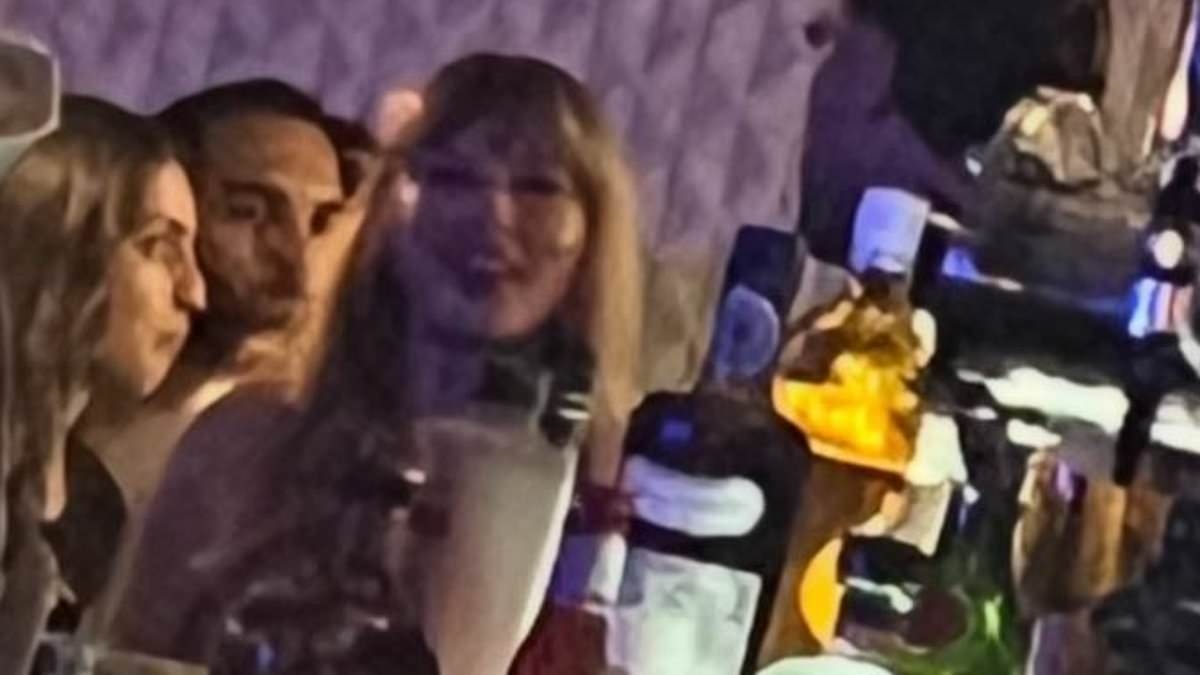 Taylor Swift se une a Travis Kelce en Nashville en la noche inaugural de su evento benéfico de la NFL.