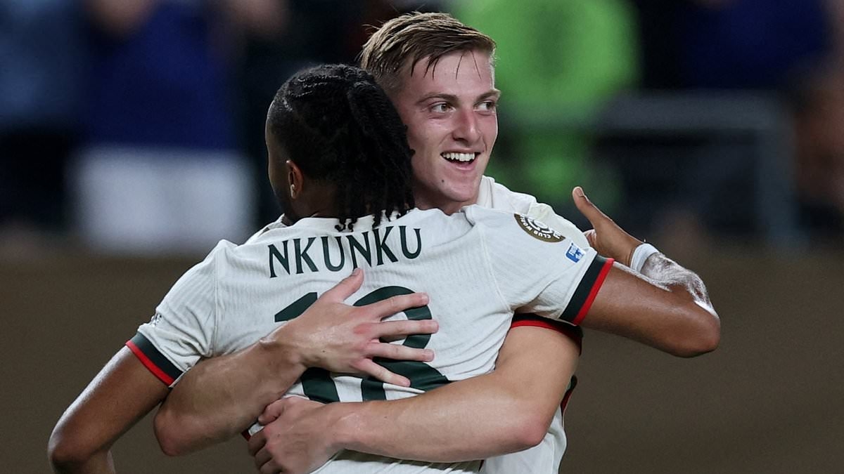 Liam Delap scoort zijn eerste doelpunt voor Chelsea sinds zijn transfer van Ipswich voor £30 miljoen met een prachtig solodoelpunt op het WK voor clubs.