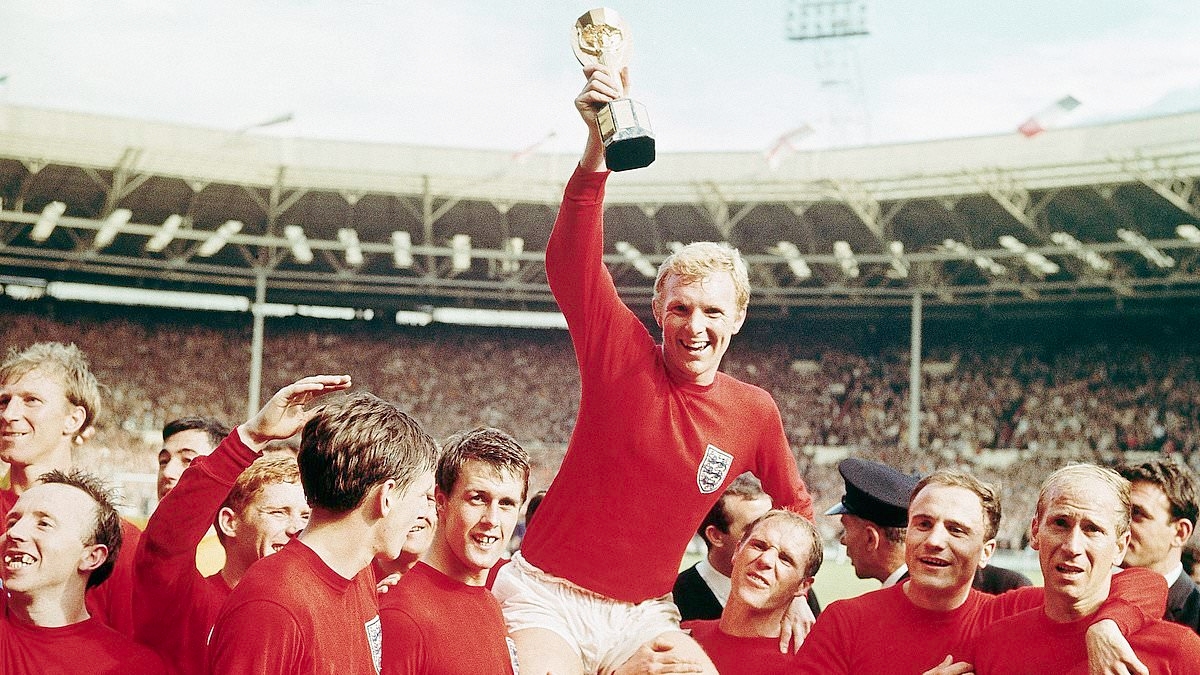 Sir David Beckham si unisce a Mail Sport nel chiedere che il più grande capitano inglese della Coppa del Mondo, Bobby Moore, riceva l'onore che merita.