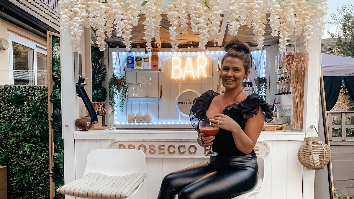 Zbudowaliśmy bar w naszym ogrodzie – dzięki niemu oszczędzamy 6000 funtów rocznie na wieczornych wyjściach