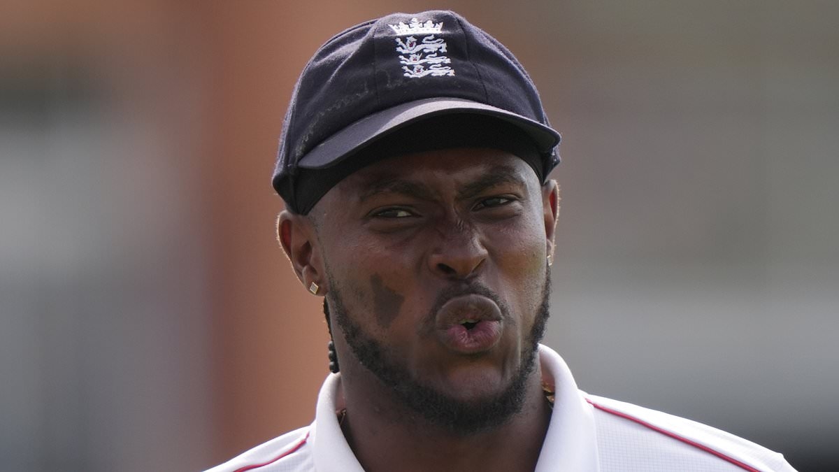 DESAYUNO DEL PARTIDO DE PRUEBA: El dueño del balón de Dukes aborda la controversia, una invitación india del Rey Carlos y la forma de llegar al campo de Jofra Archer.