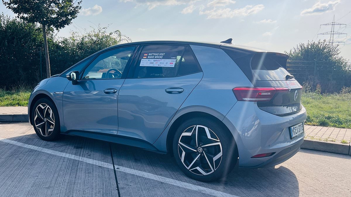 Насколько снизился запас хода аккумулятора этого электромобиля Volkswagen после пробега в 107 000 миль за четыре года?