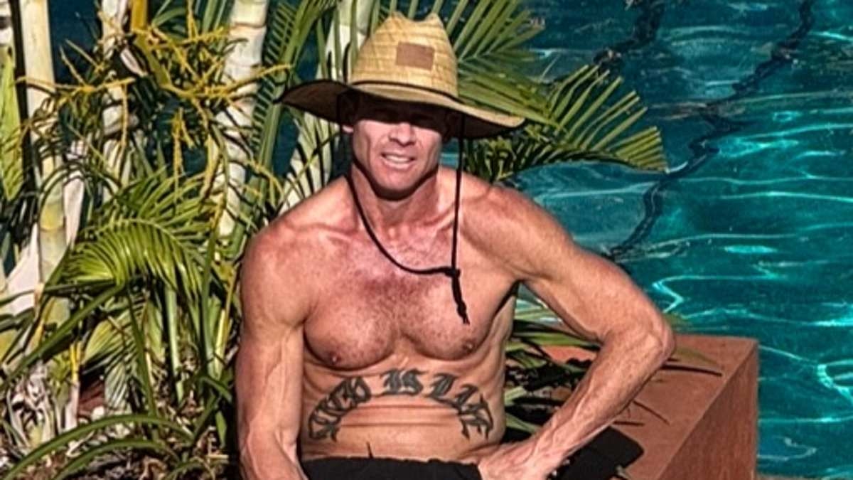 Ben Cousins zeigt einige SEHR seltene Fotos von ihm mit seinen Kindern im wilden Australien-Urlaub