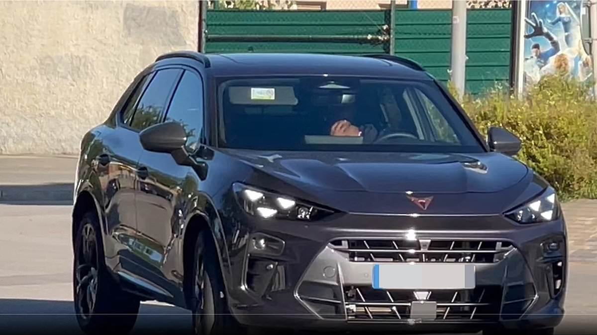 Marcus Rashford wymienia supersamochody na skromny samochód służbowy za 25 000 funtów, podczas gdy wyrzutek z Manchesteru United melduje się na treningu w Barcelonie – po tym, jak sprzedał swoje Lamborghini warte 450 000 funtów po zakazie prowadzenia p...