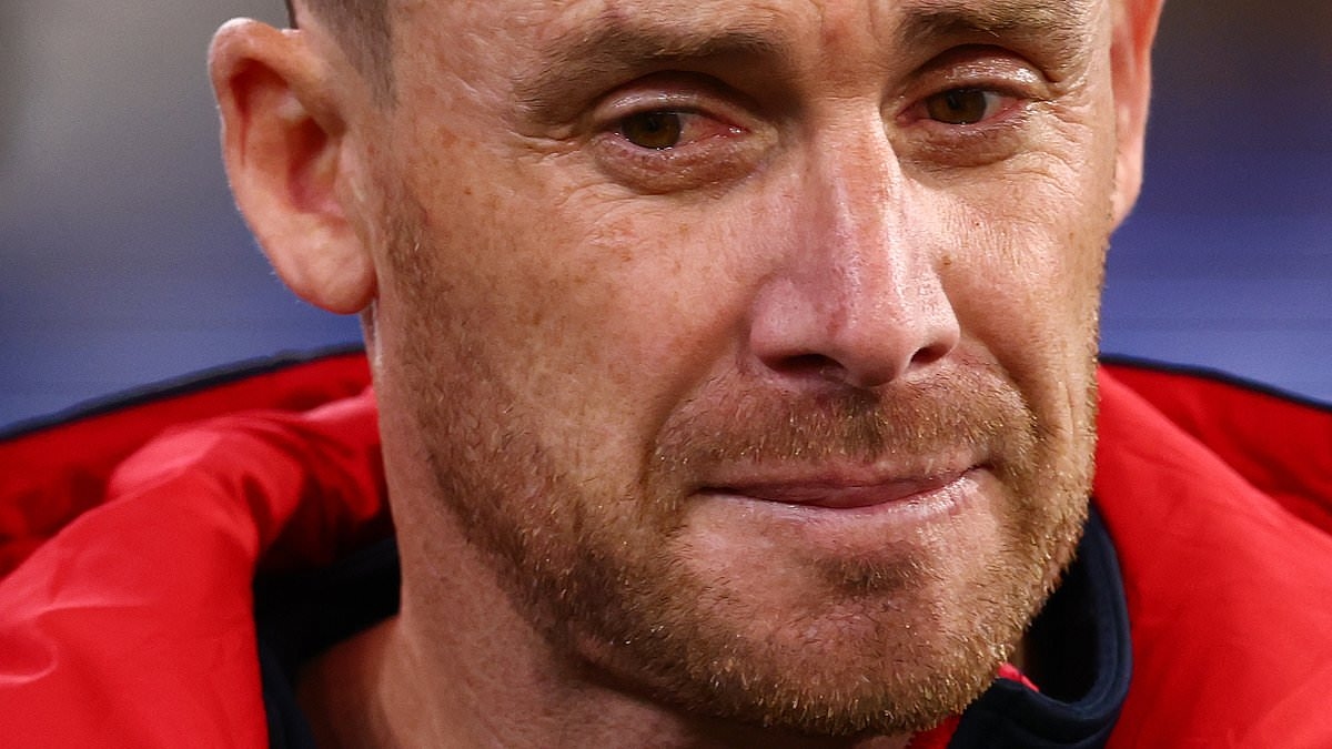 The chilling photo at the centre of yet another death threat against an AFL coach - as fan anger boils over after the worst last-quarter collapse in HISTORY