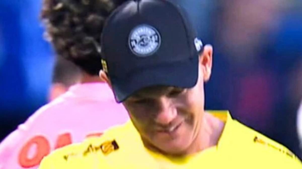Sehen Sie, warum Fußballfans dem NRL-Trainer die schlimmste Tat der Saison vorwerfen: „Sperrt ihn für ein Jahr!“