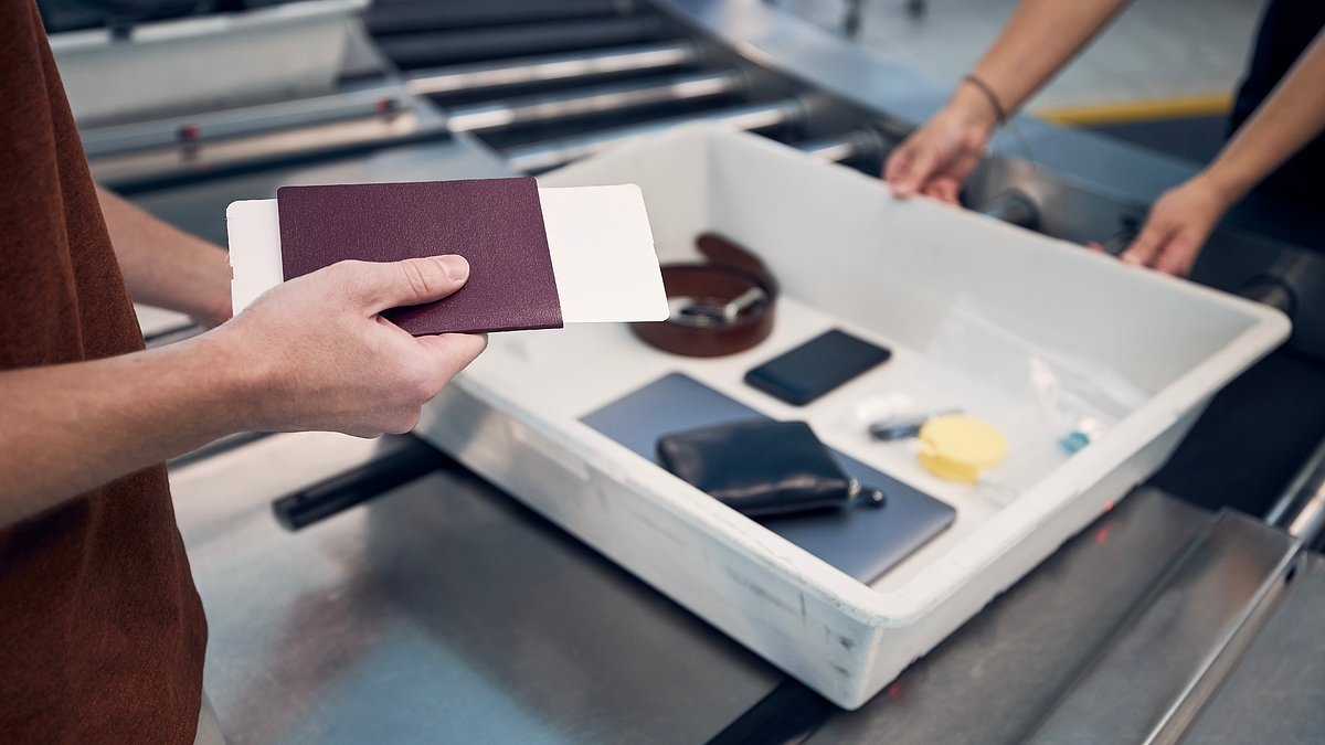 Onthuld: Het gebruikelijke item dat nooit in de beveiligingsbakken mag worden achtergelaten - en de verontrustende reden waarom