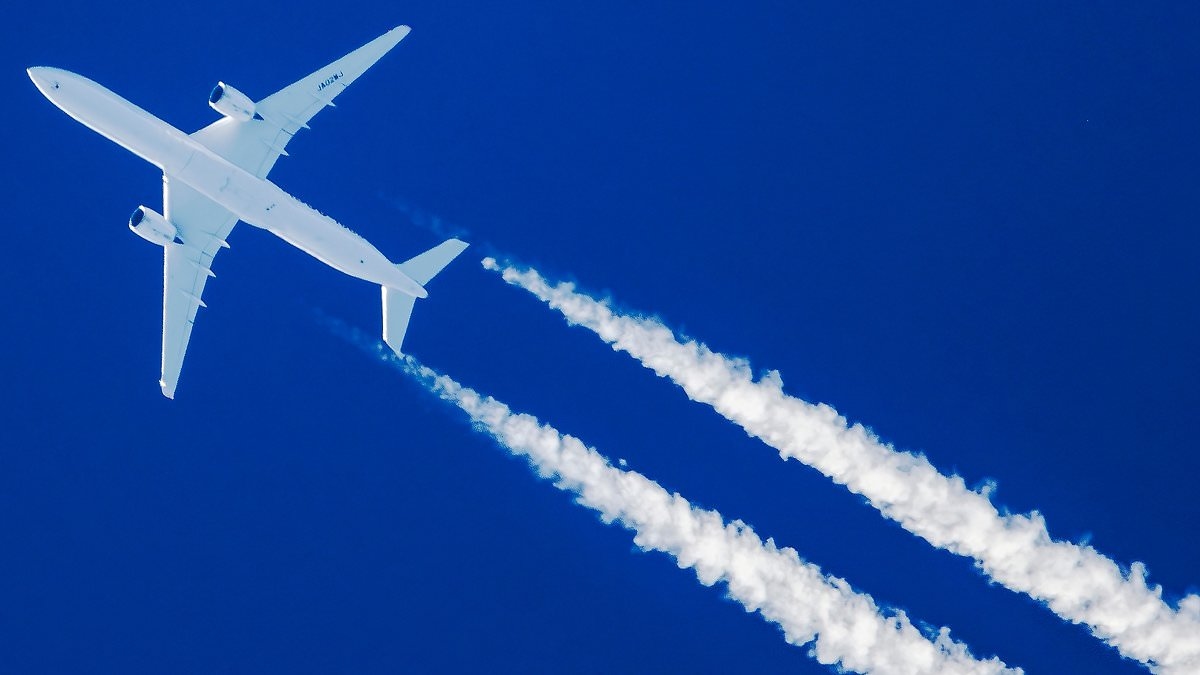 Massenvergiftung. Gedankenkontrolle. Und Wettermanipulation. Die WAHRHEIT über Chemtrails