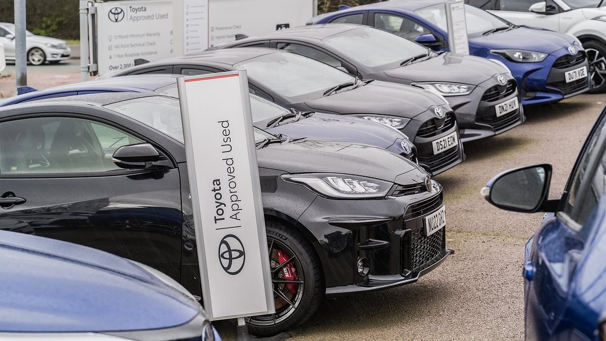 Le vendite di auto usate aumentano perché gli acquirenti evitano i nuovi modelli costosi e i veicoli elettrici