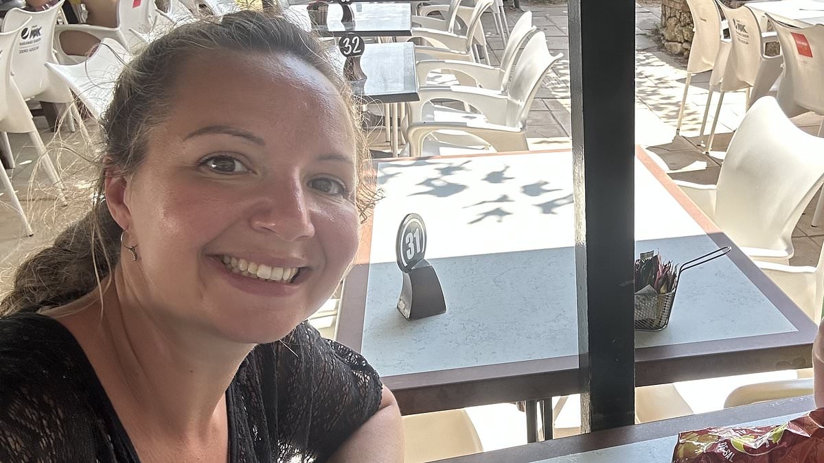 Una mamma in vacanza da 3.500 sterline è costretta ad alzarsi presto per affrontare la "ingiusta" guerra dei lettini abbronzanti