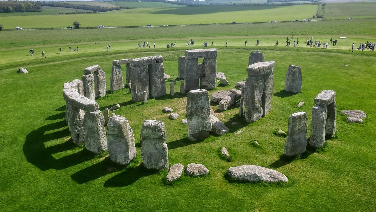 Der Zahn, der das Stonehenge-Rätsel nach 5.000 Jahren löst: Wissenschaftler entdecken neue Beweise dafür, wie die Steine ​​dorthin transportiert wurden