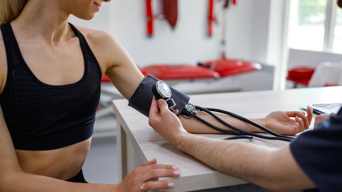 Especialistas emitem novos conselhos sobre pressão arterial à medida que problemas cardíacos aumentam em menores de 40 anos
