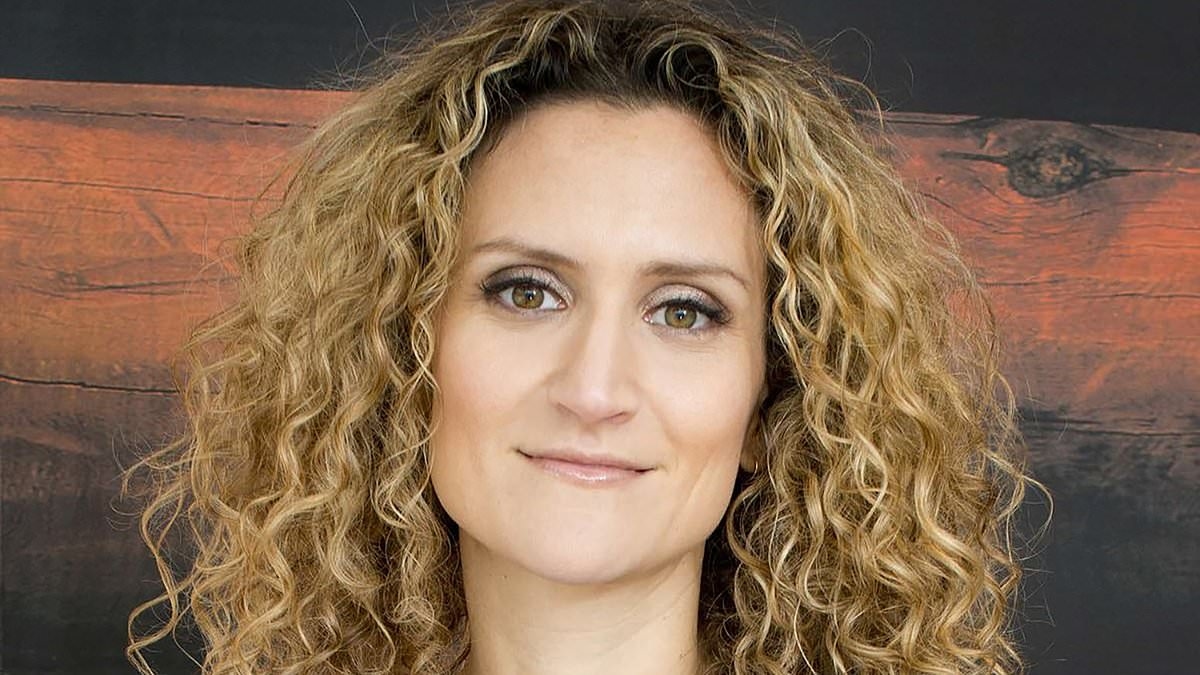 Warum werde ich den roten, fleckigen Ausschlag auf meinen Oberarmen nicht los? Dr. Ellie hat die Antwort ...