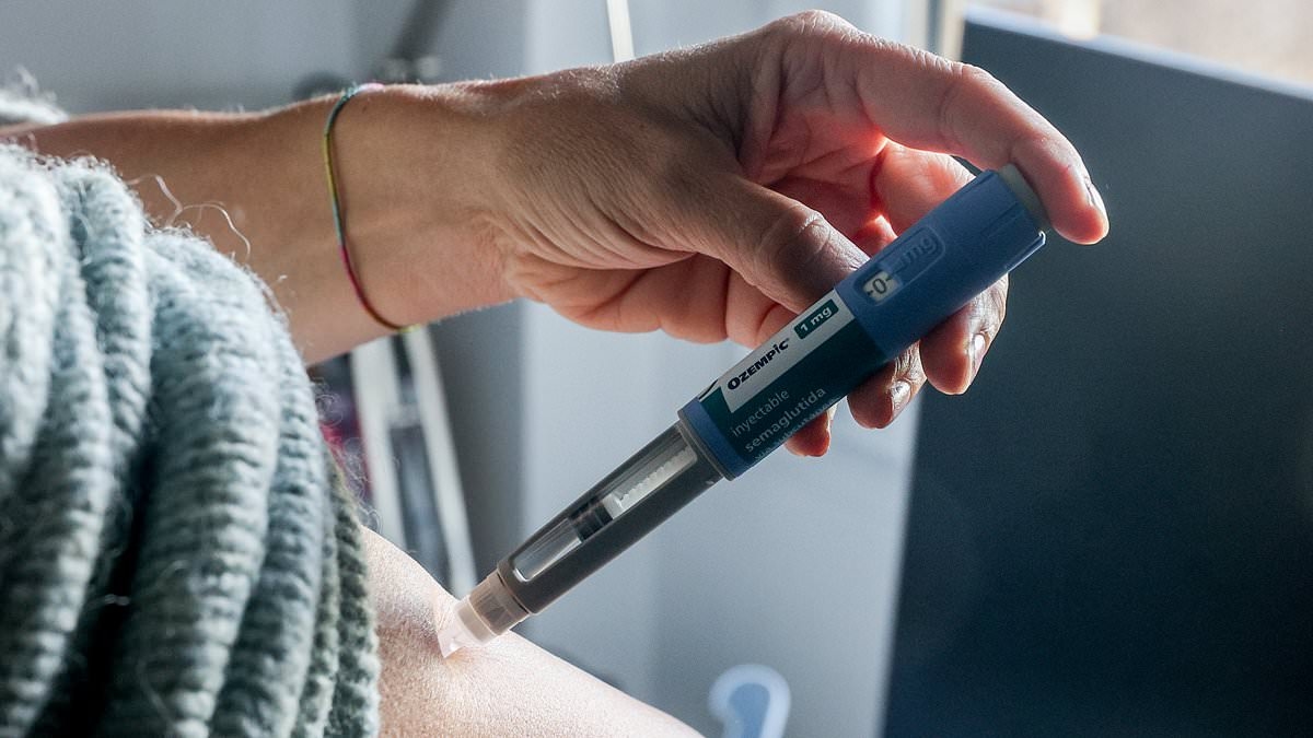 Rejeter les patients qui souhaitent des médicaments pour perdre du poids coûtera au NHS « deux fois plus cher » que ce qu'il dépense actuellement pour les prescrire, révèle un sondage auprès des médecins généralistes.