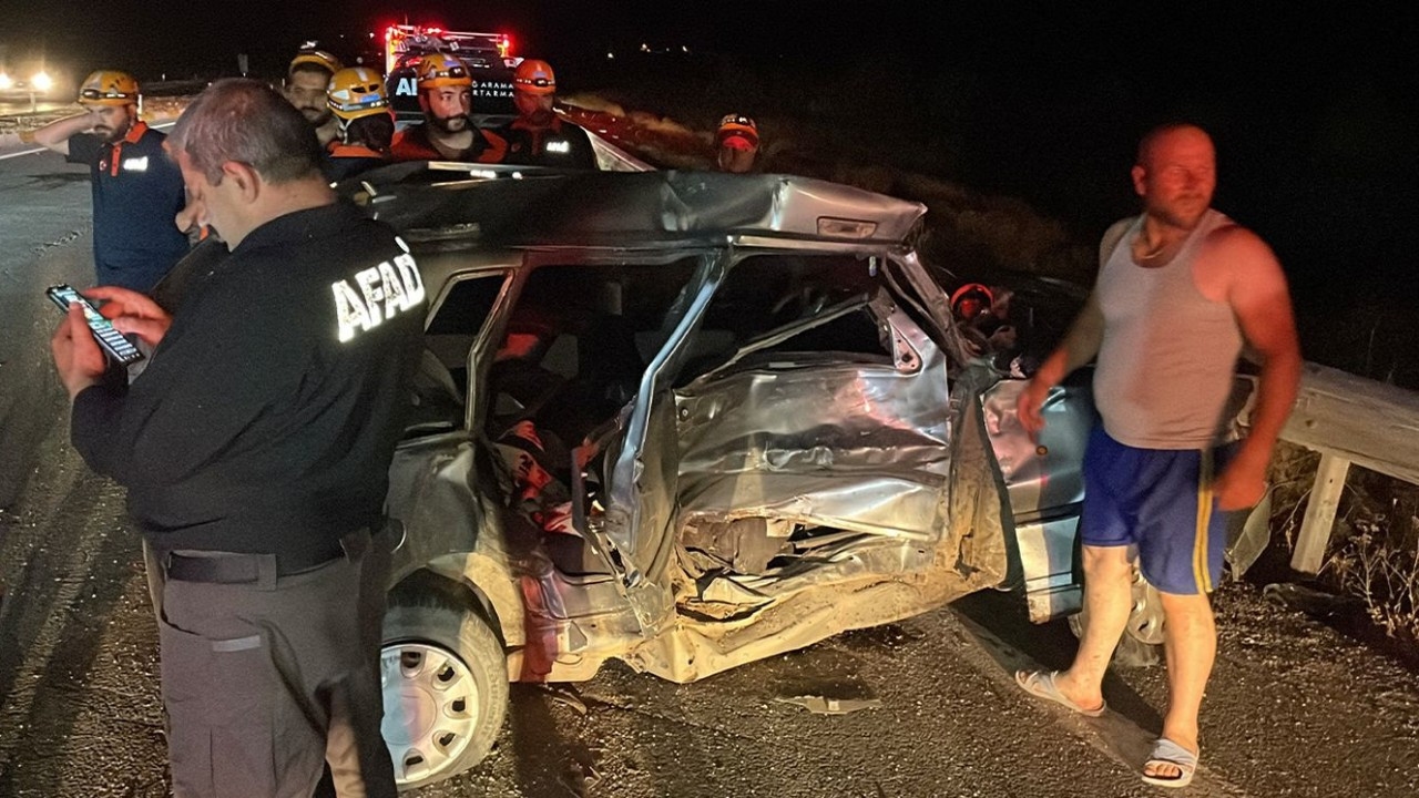 Ciężarówka zderzyła się z traktorem, pickup zderzył się z samochodem osobowym: 4 osoby ranne, 2 ciężko