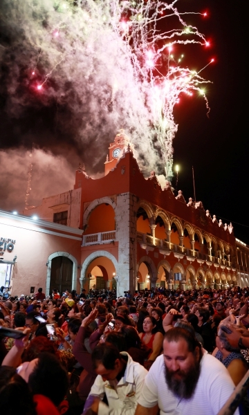 Il rogo del cattivo umore segna l'inizio del Carnevale di Mérida 2025