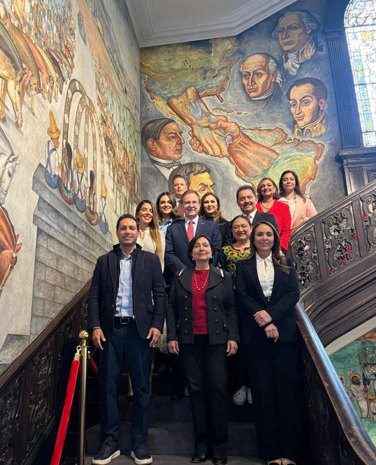 Senadores mexicanos visitam os EUA para discutir remessas