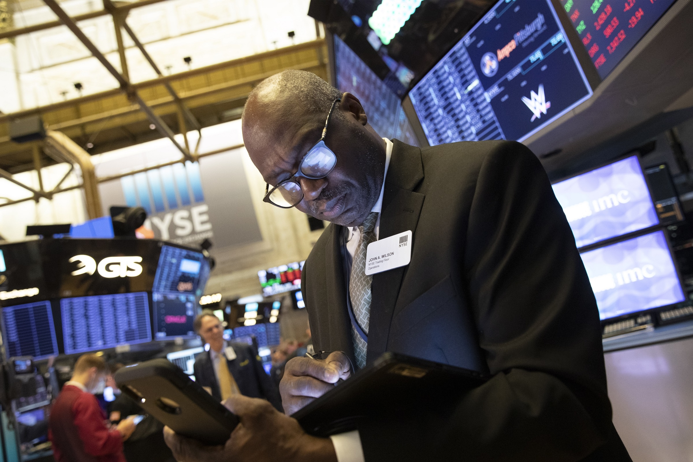 Wall Street, İsrail'in İran'a saldırısının ardından düşüşle açıldı