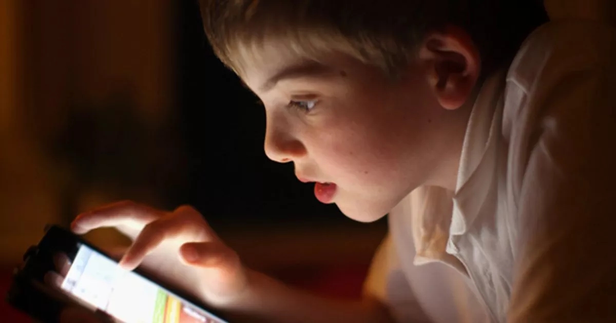 Going screen-free for a week urged by expert as they issue stark health warning