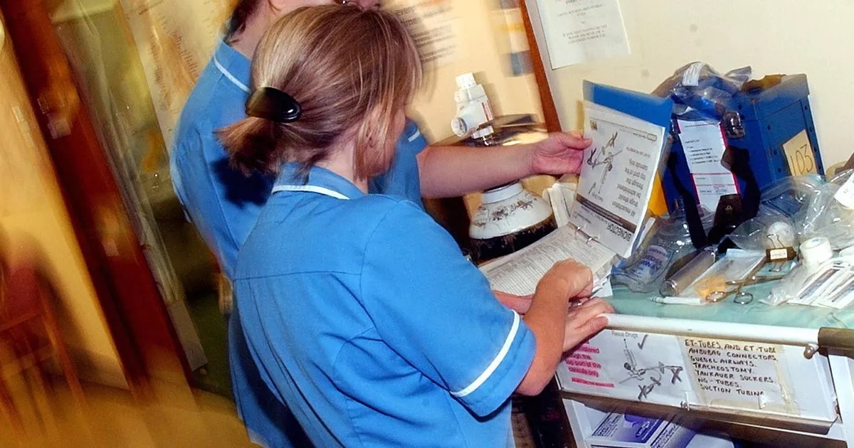 „Absurde“ NHS-Rekrutierungskampagne lässt frisch ausgebildete Krankenschwestern ohne Job zurück
