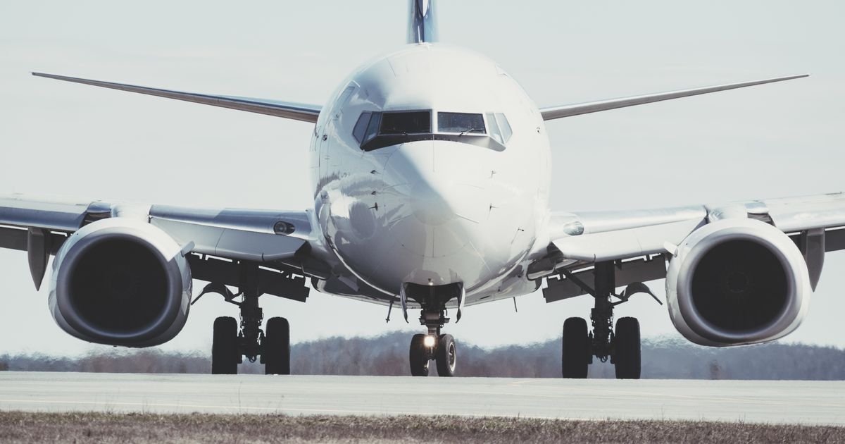 Experto en viajes comparte el derecho legal de sentarse con la familia en el avión y si es necesario reservar asientos