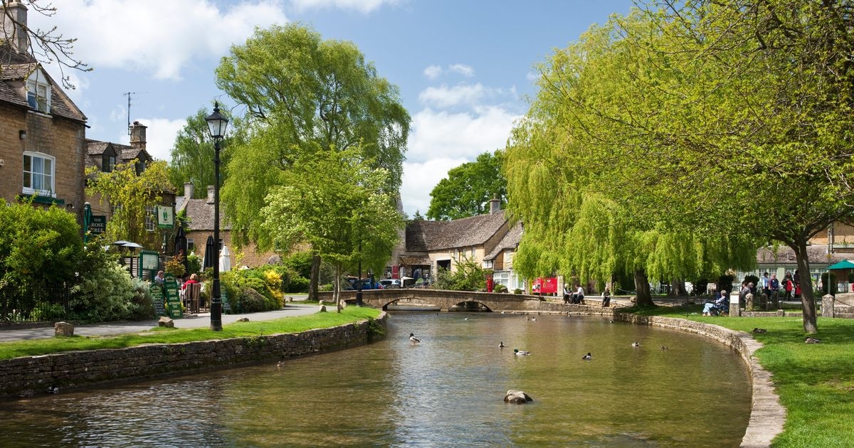 Das als schönstes Dorf Großbritanniens bezeichnete Cotswolds-Dorf stürzte ins Chaos, als Touristen einfielen
