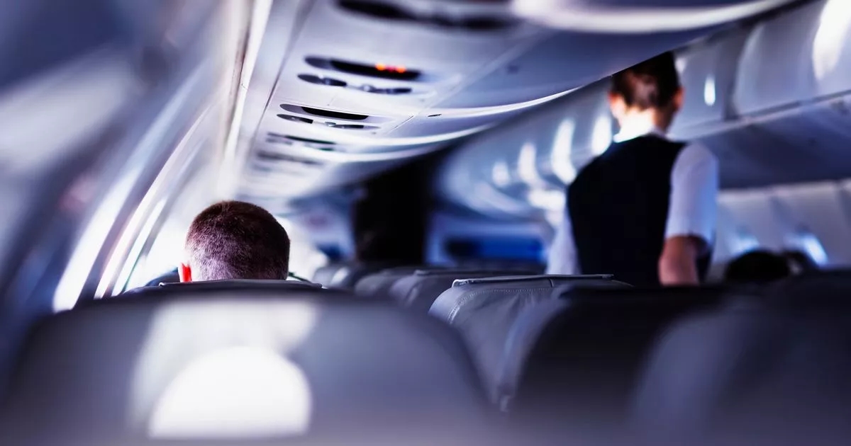 "Non cederei il mio posto sull'aereo a un uomo presuntuoso: non è colpa mia se è alto"