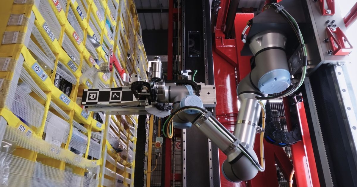 Amazon unveils hi-tech robots that could replace huge numbers of warehouse workers